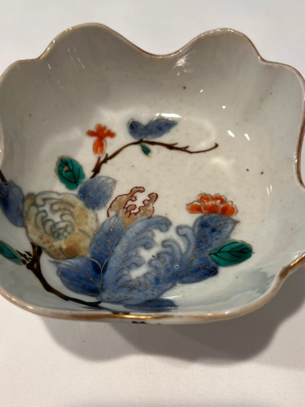 Kakiemon-style Japanese Porcelain Scalloped Small Bowls (2) Floral Motif